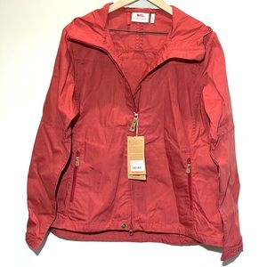 New with tags Fjallraven women’s L coat w/ hood